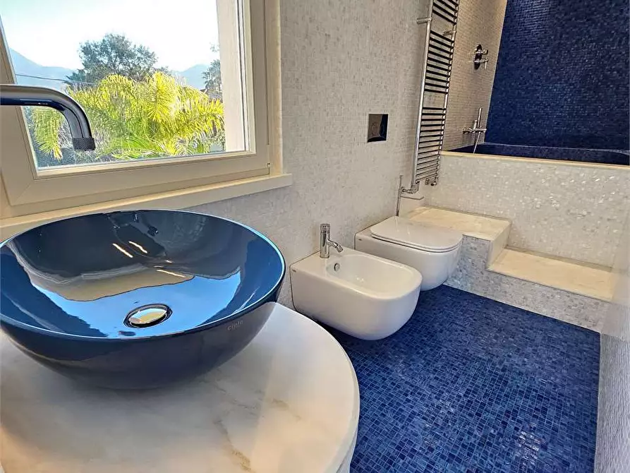 Immagine 17 di Casa bifamiliare in affitto  in Via Volta a Forte Dei Marmi