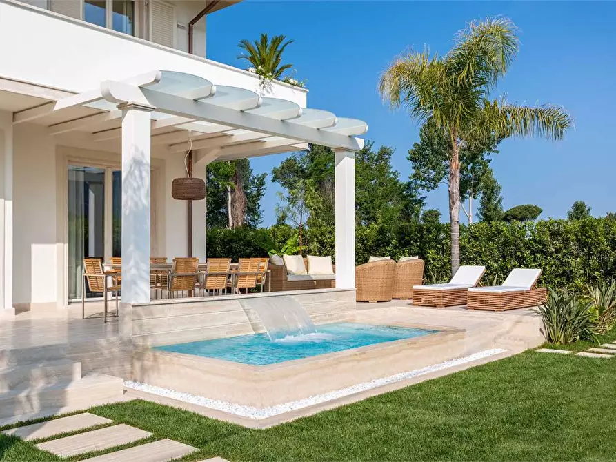 Immagine 6 di Casa bifamiliare in affitto  in Via Volta a Forte Dei Marmi