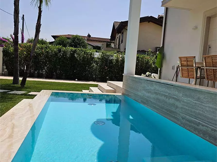 Immagine 2 di Casa bifamiliare in affitto  in Via Volta a Forte Dei Marmi