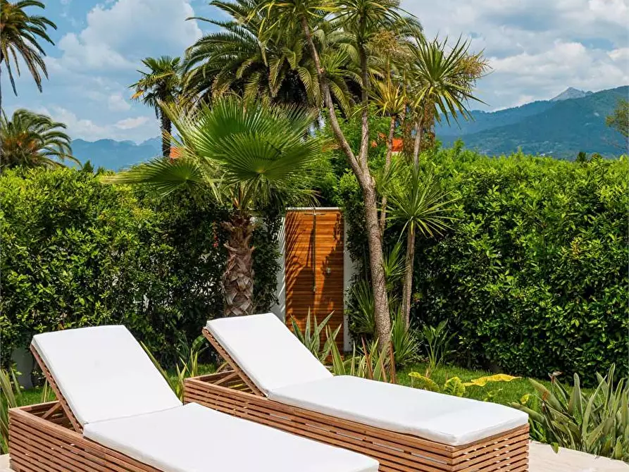 Immagine 37 di Casa bifamiliare in affitto  in Via Volta a Forte Dei Marmi