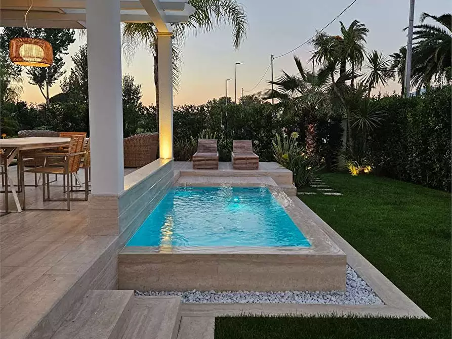 Immagine 41 di Casa bifamiliare in affitto  in Via Volta a Forte Dei Marmi