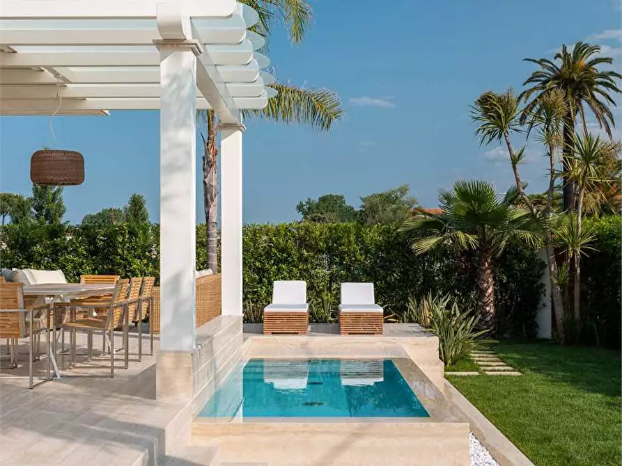 Immagine 44 di Casa bifamiliare in affitto  in Via Volta a Forte Dei Marmi