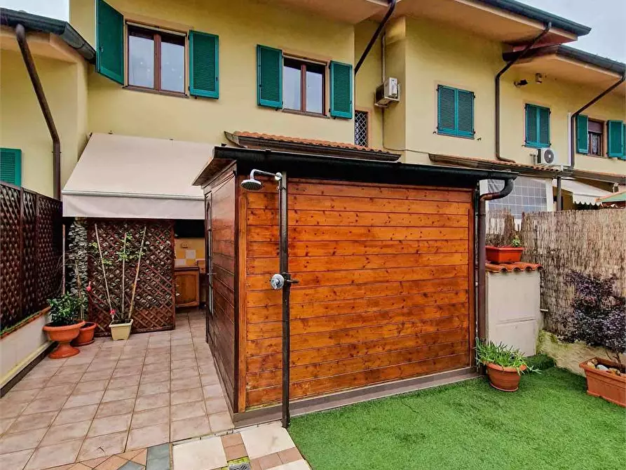 Immagine 35 di Villetta a schiera in vendita  in Via Antonio Canova a Forte Dei Marmi