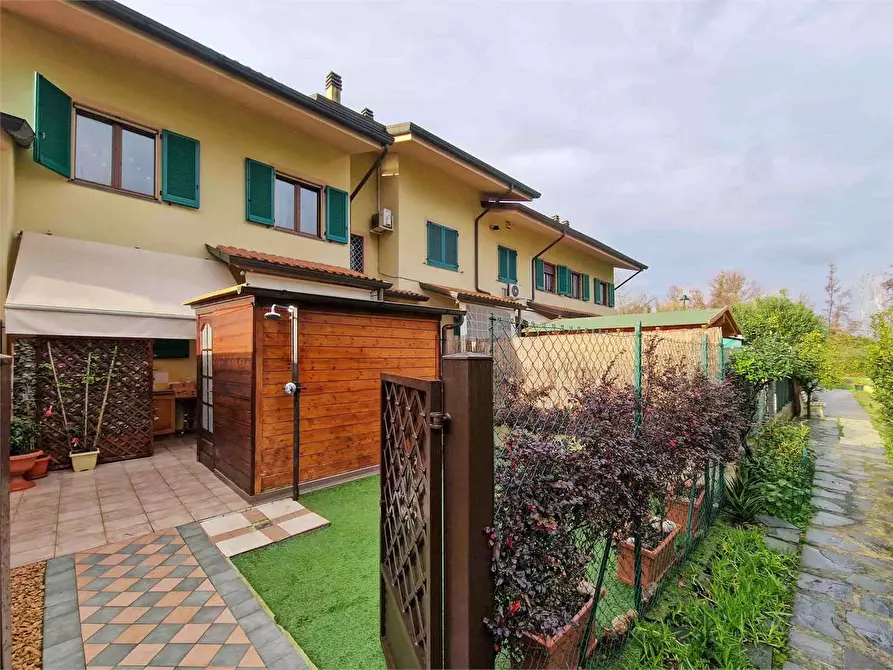 Immagine 2 di Villetta a schiera in vendita  in Via Civitali a Forte Dei Marmi