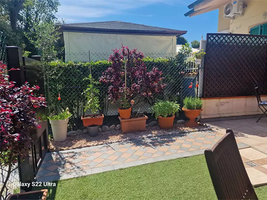 Immagine 8 di Villetta a schiera in vendita  in Via Antonio Canova a Forte Dei Marmi