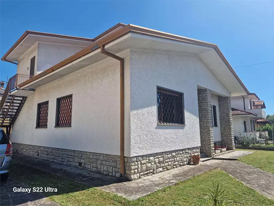 Immagine 1 di Casa indipendente in vendita  in Via  Salvatori a Seravezza