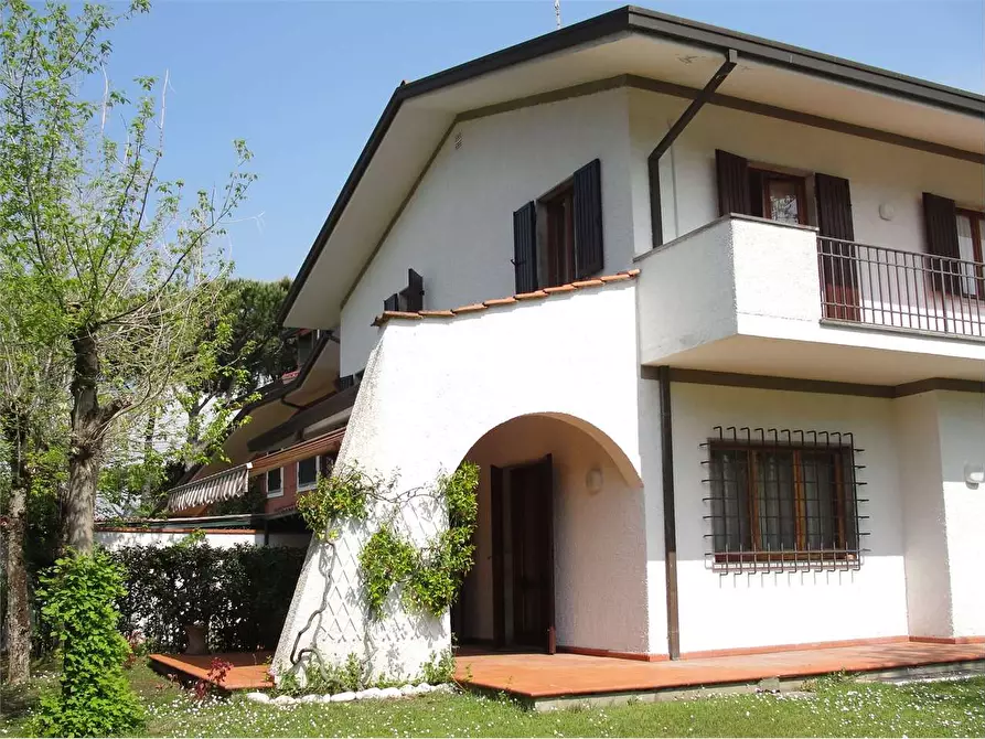 Immagine 7 di Casa bifamiliare in vendita  in Via  XX Settembre a Forte Dei Marmi