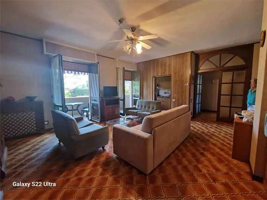 Immagine 3 di Appartamento in vendita  in Via  Pandolfino a Massa