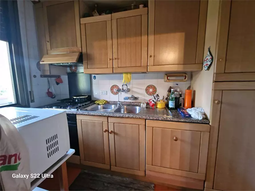 Immagine 10 di Appartamento in vendita  in Via  Pandolfino a Massa