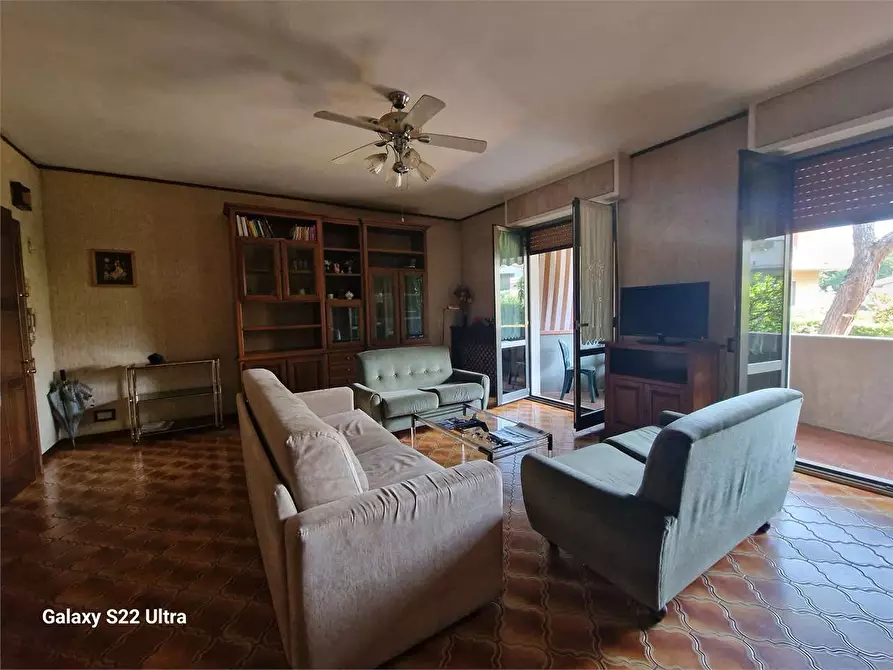 Immagine 2 di Appartamento in vendita  in Via  Pandolfino a Massa