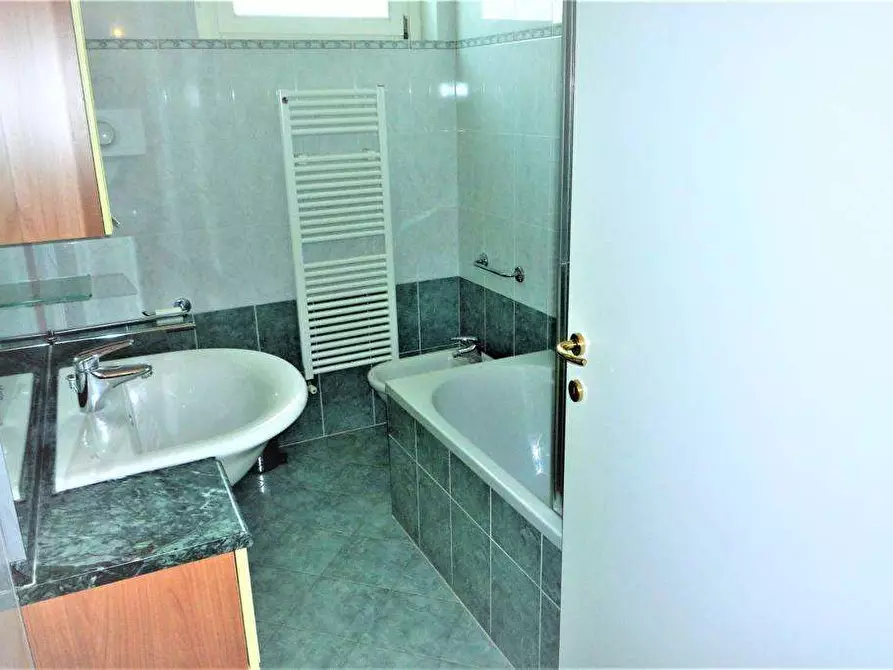 Immagine 16 di Appartamento in affitto  in Via Ugo Foscolo a Pietrasanta