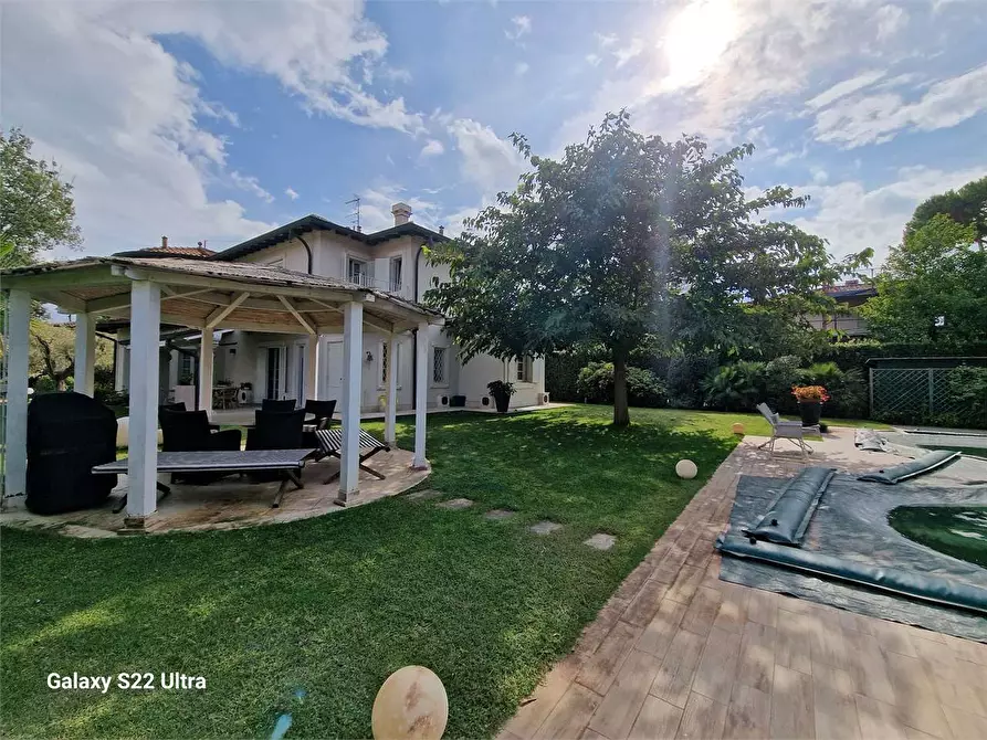 Immagine 57 di Villa in vendita  in Via Canova a Forte Dei Marmi