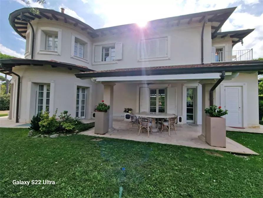 Immagine 6 di Villa in vendita  in Via Canova a Forte Dei Marmi