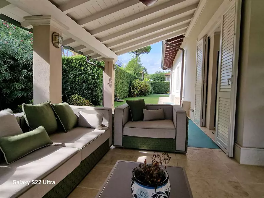 Immagine 7 di Villa in vendita  in Via Canova a Forte Dei Marmi