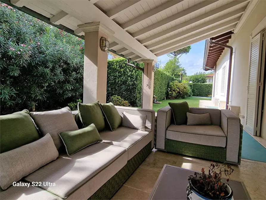 Immagine 9 di Villa in vendita  in Via Canova a Forte Dei Marmi