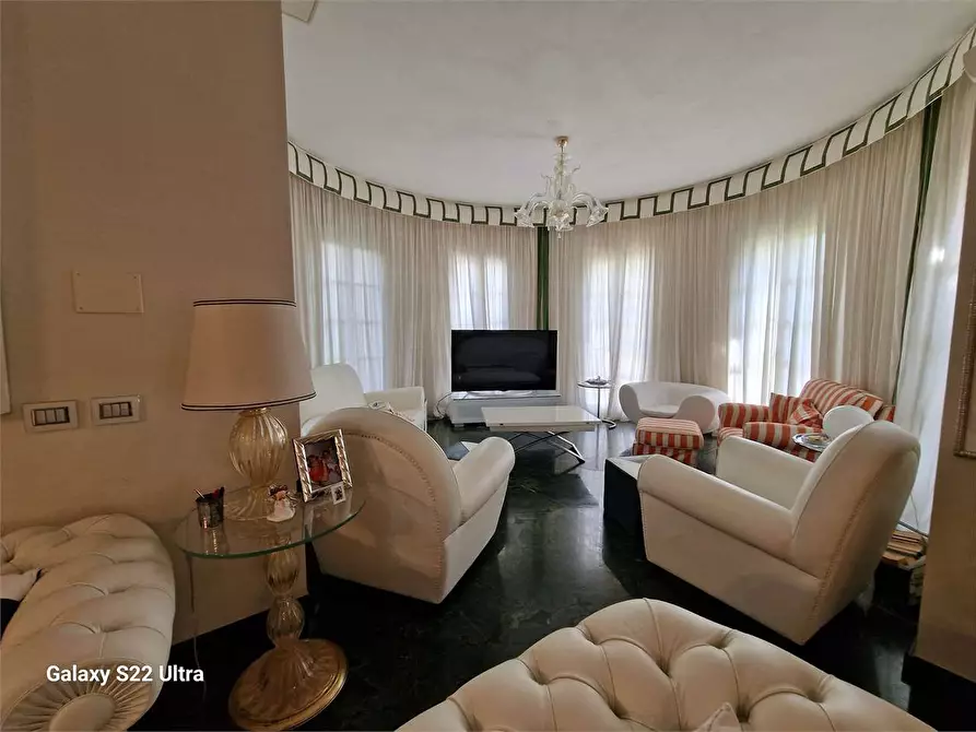 Immagine 21 di Villa in vendita  in Via Canova a Forte Dei Marmi