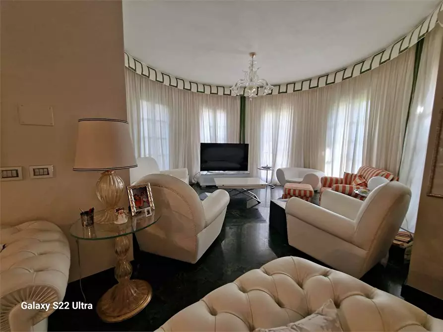 Immagine 22 di Villa in vendita  in Via Canova a Forte Dei Marmi