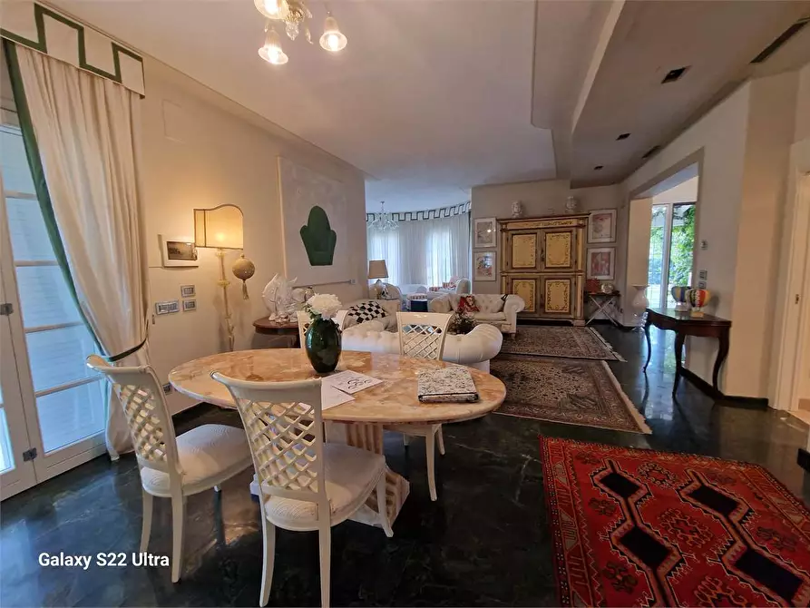 Immagine 25 di Villa in vendita  in Via Canova a Forte Dei Marmi