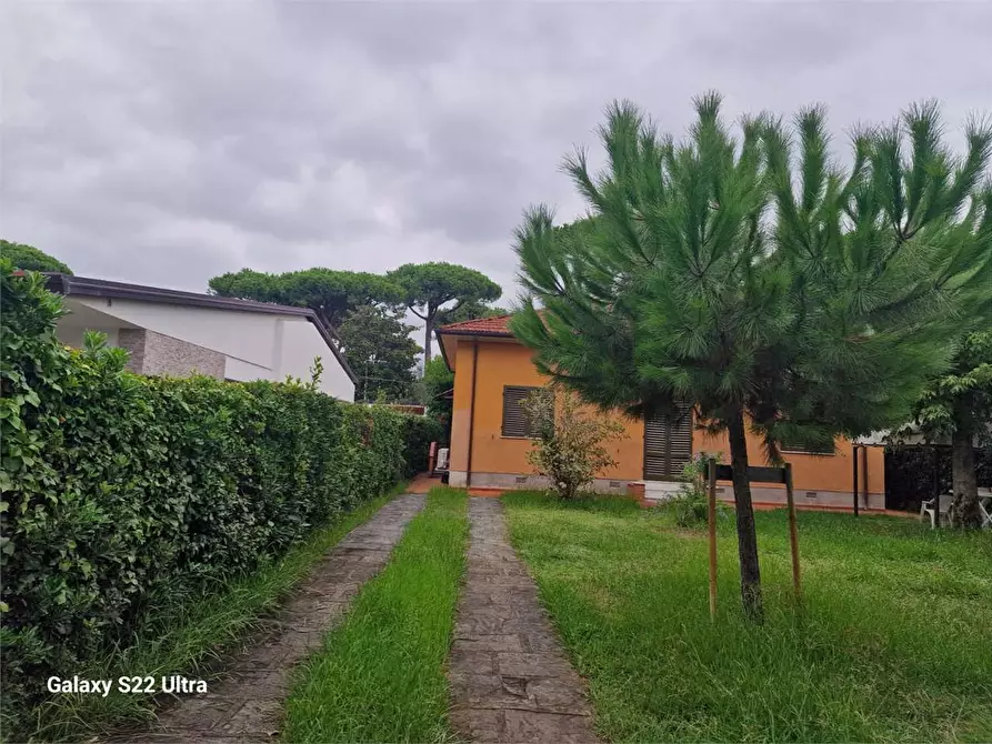 Immagine 1 di Casa indipendente in affitto  in Via Giulio Regeni a Forte Dei Marmi