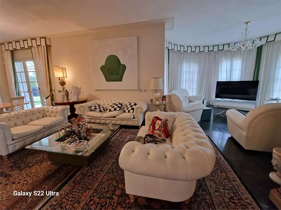 Immagine 32 di Villa in vendita  in Via Canova a Forte Dei Marmi