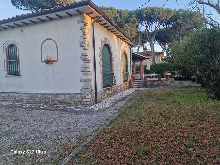 Immagine 43 di Villa in affitto  in Via Maddalena a Pietrasanta
