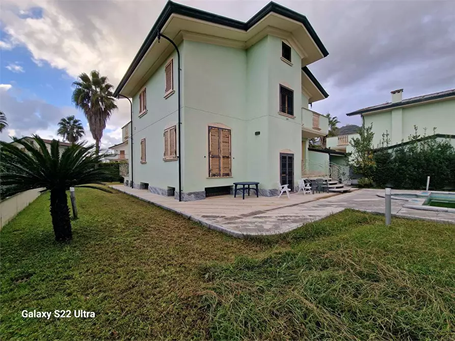 Immagine 34 di Villa in affitto  in via Romana a Montignoso