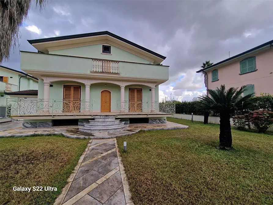 Immagine 30 di Villa in affitto  in via Romana a Montignoso