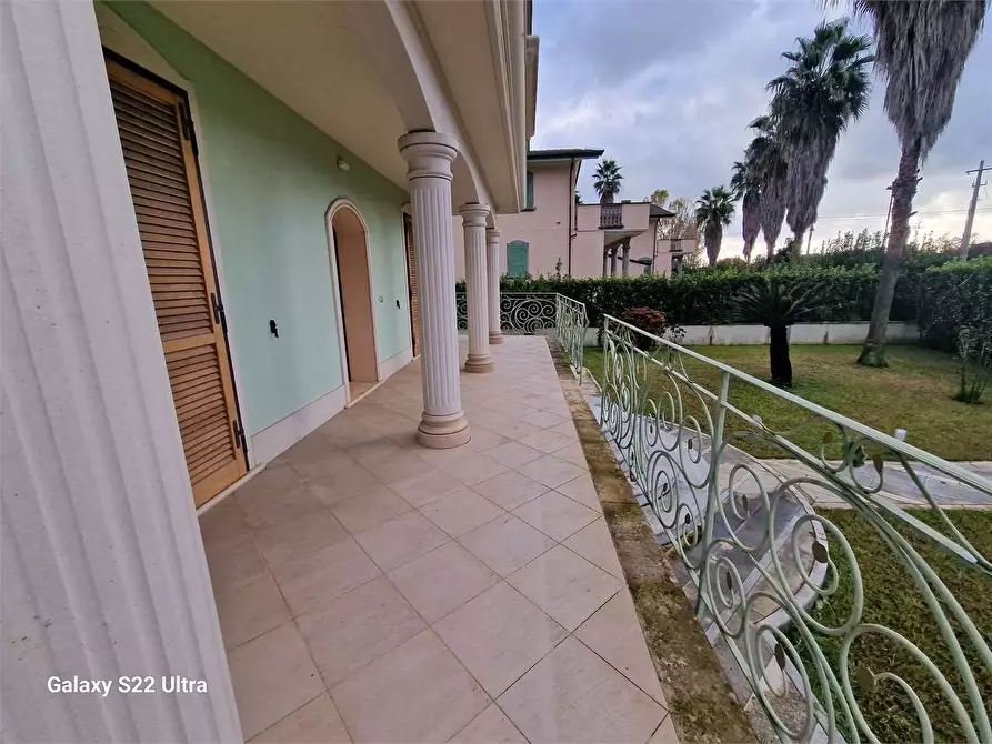 Immagine 40 di Villa in affitto  in via Romana a Montignoso
