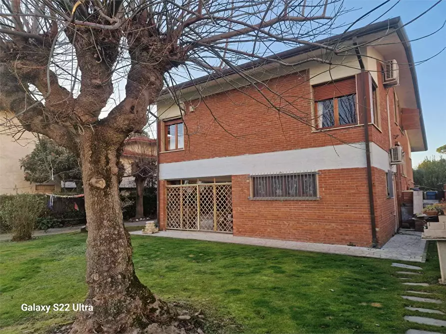 Immagine 2 di Villa in vendita  in Via Degli Olmi a Forte Dei Marmi