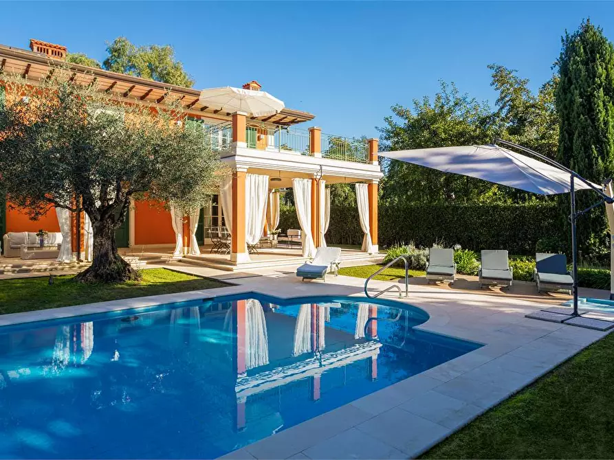 Immagine 4 di Villa in affitto  in Via Donatello a Forte Dei Marmi