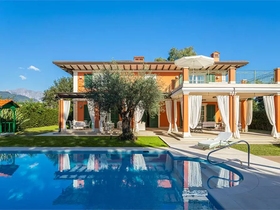 Immagine 3 di Villa in affitto  in Via  della Barbiera a Forte Dei Marmi