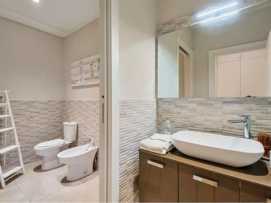 Immagine 28 di Casa bifamiliare in affitto  in Via Versilia a Forte Dei Marmi