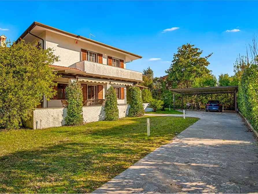 Immagine 35 di Casa bifamiliare in affitto  in Via Versilia a Forte Dei Marmi