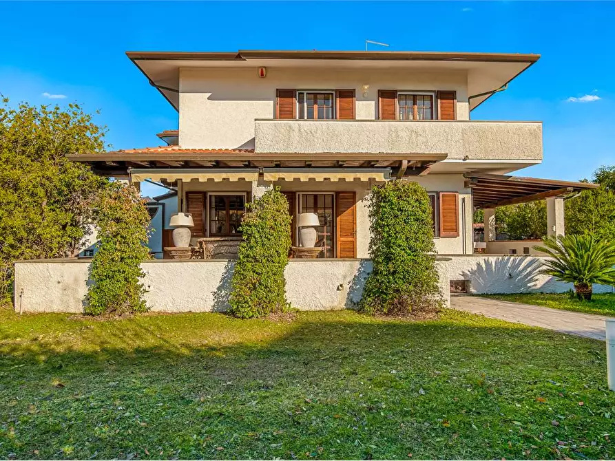 Immagine 4 di Casa bifamiliare in affitto  in Via Versilia a Forte Dei Marmi