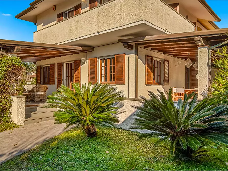 Immagine 2 di Casa bifamiliare in affitto  in Via Scassi Carli a Forte Dei Marmi