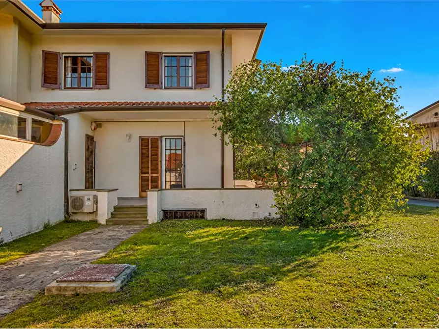 Immagine 39 di Casa bifamiliare in affitto  in Via Versilia a Forte Dei Marmi
