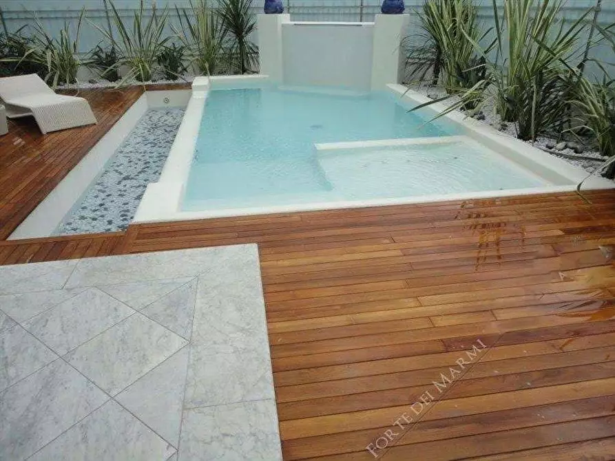 Immagine 6 di Villa in vendita  in Via B. Croce a Forte Dei Marmi