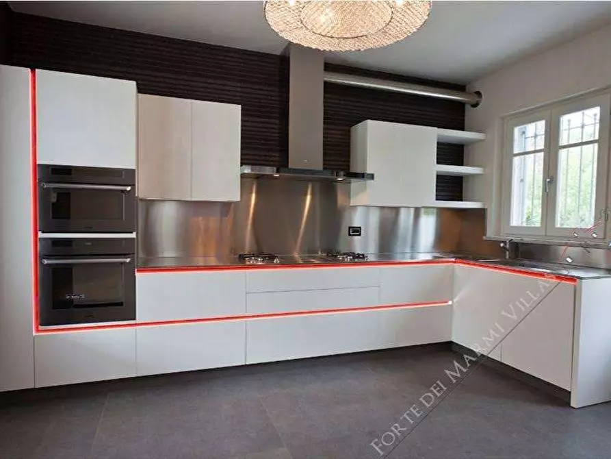 Immagine 14 di Villa in vendita  in Via B. Croce a Forte Dei Marmi