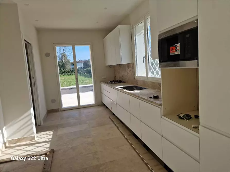 Immagine 23 di Villa in vendita  in Via Basilicata a Pietrasanta