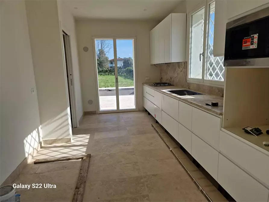 Immagine 21 di Villa in vendita  in Via Basilicata a Pietrasanta