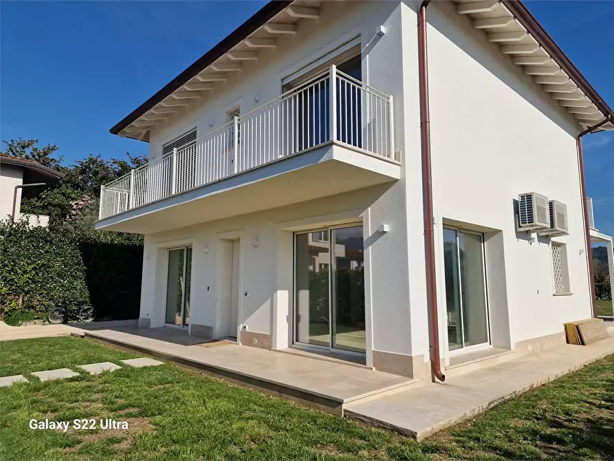 Immagine 11 di Villa in vendita  in Via Basilicata a Pietrasanta