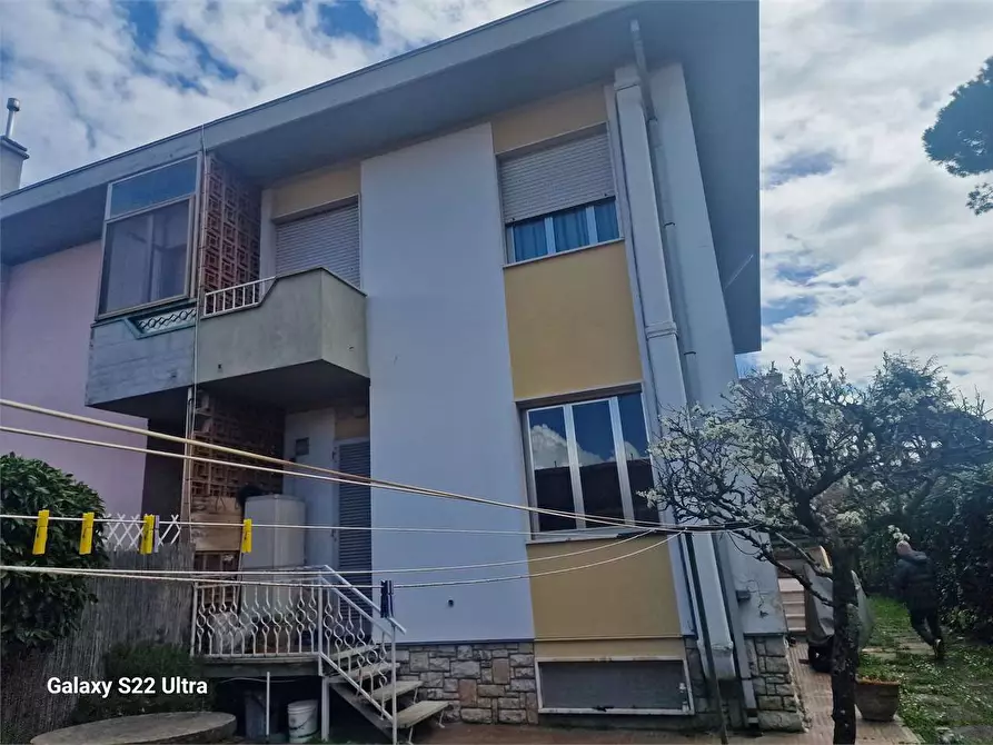 Immagine 1 di Casa bifamiliare in vendita  in Via Cortona a Pietrasanta