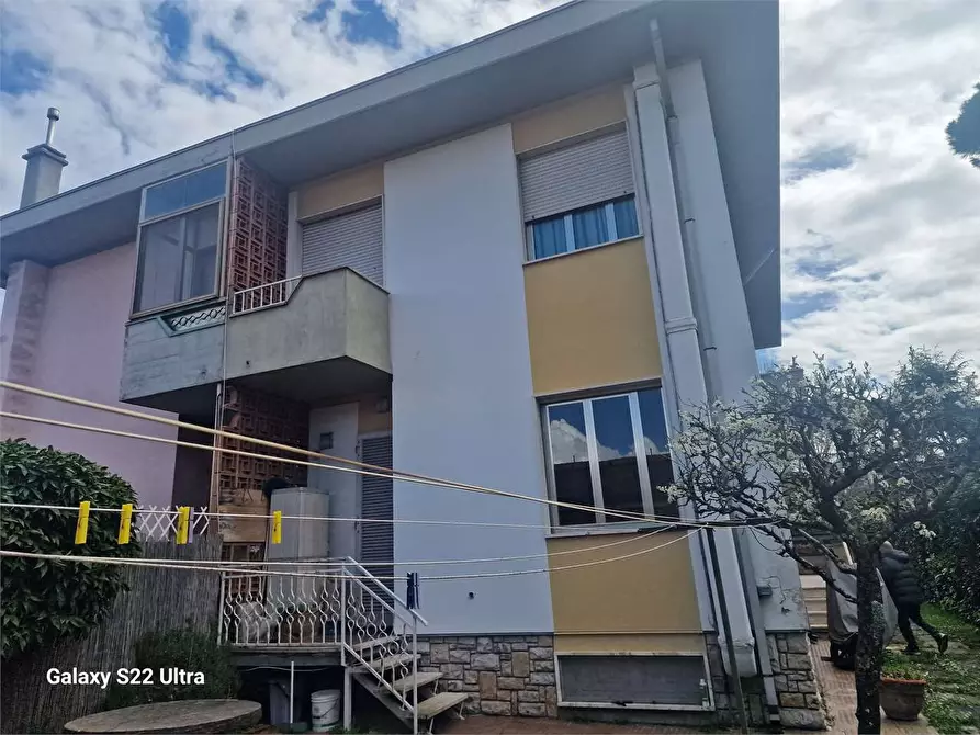 Immagine 4 di Casa bifamiliare in vendita  in Via Cortona a Pietrasanta