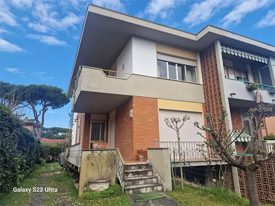 Immagine 2 di Casa bifamiliare in vendita  in Via Cortona a Pietrasanta