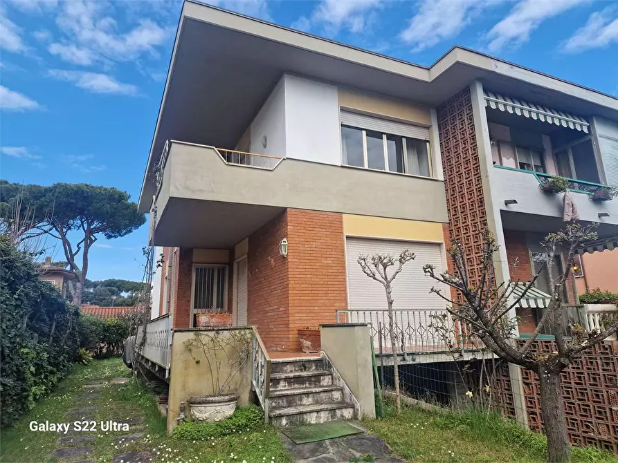Immagine 1 di Casa bifamiliare in vendita  in Via Cortona a Pietrasanta