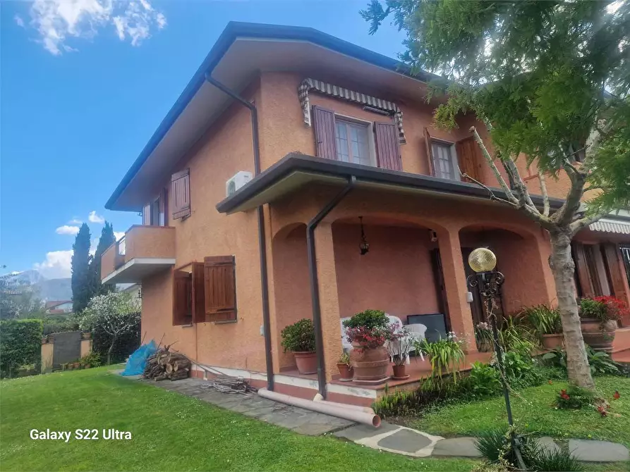 Immagine 1 di Villa in affitto  in Via sant' Elme a Forte Dei Marmi