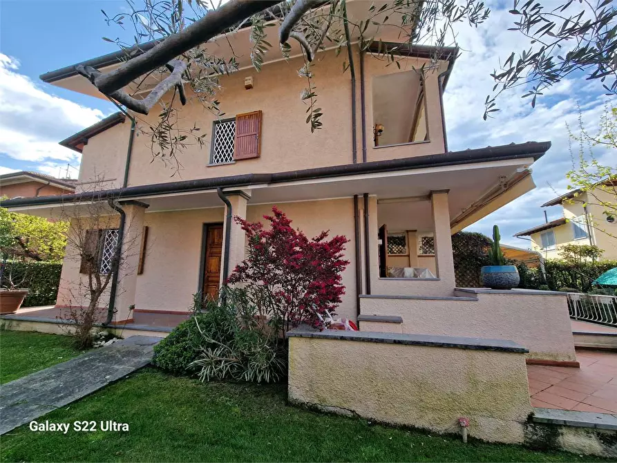 Immagine 3 di Casa bifamiliare in affitto  in Via G.Agnelli a Forte Dei Marmi