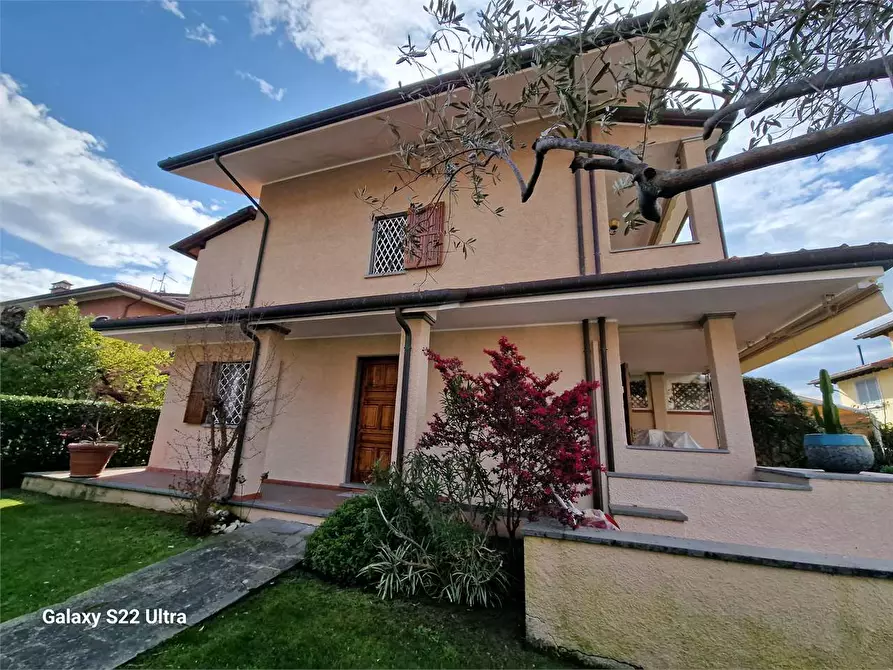 Immagine 2 di Casa bifamiliare in affitto  in Via G.Agnelli a Forte Dei Marmi