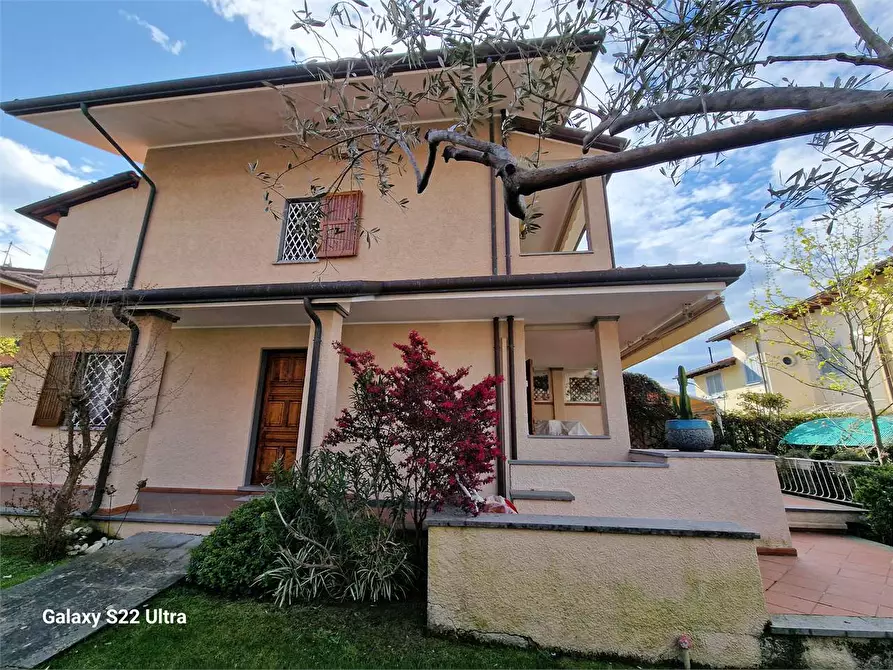 Immagine 5 di Casa bifamiliare in affitto  in Via G.Agnelli a Forte Dei Marmi