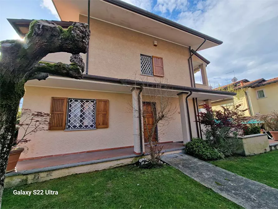 Immagine 4 di Casa bifamiliare in affitto  in Via G.Agnelli a Forte Dei Marmi